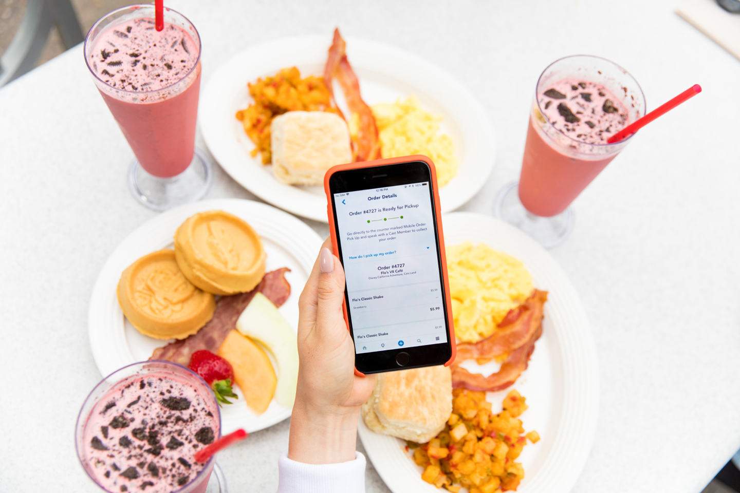 mobile-order-hand-over-food